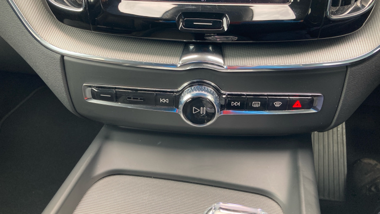 Volvo XC60 2.0 B4D Plus Dark 5dr AWD Geartronic Diesel Estate